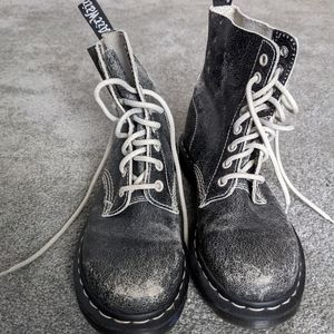 Dr. Martens 1460 leather combat original boots